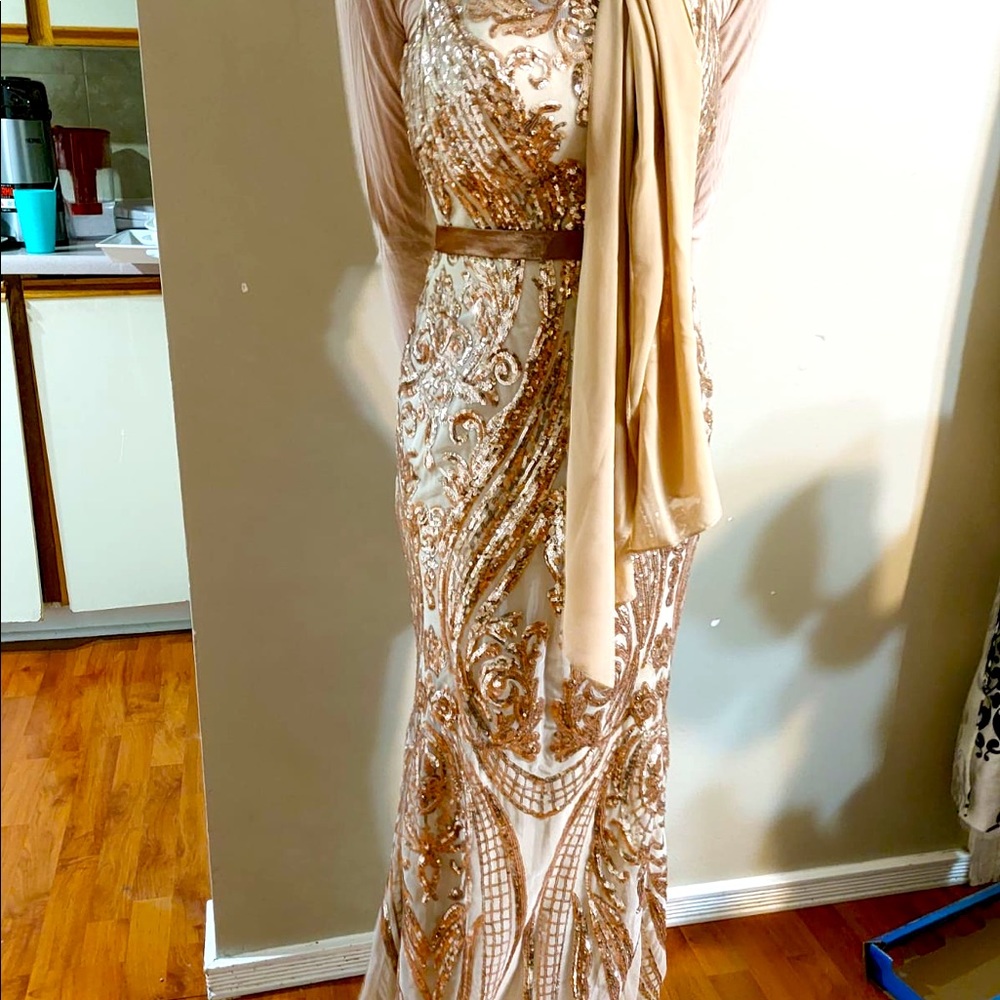 rose gold and beige prom/bridesmaid dress. It’s a size xs, brand is Eureka.
